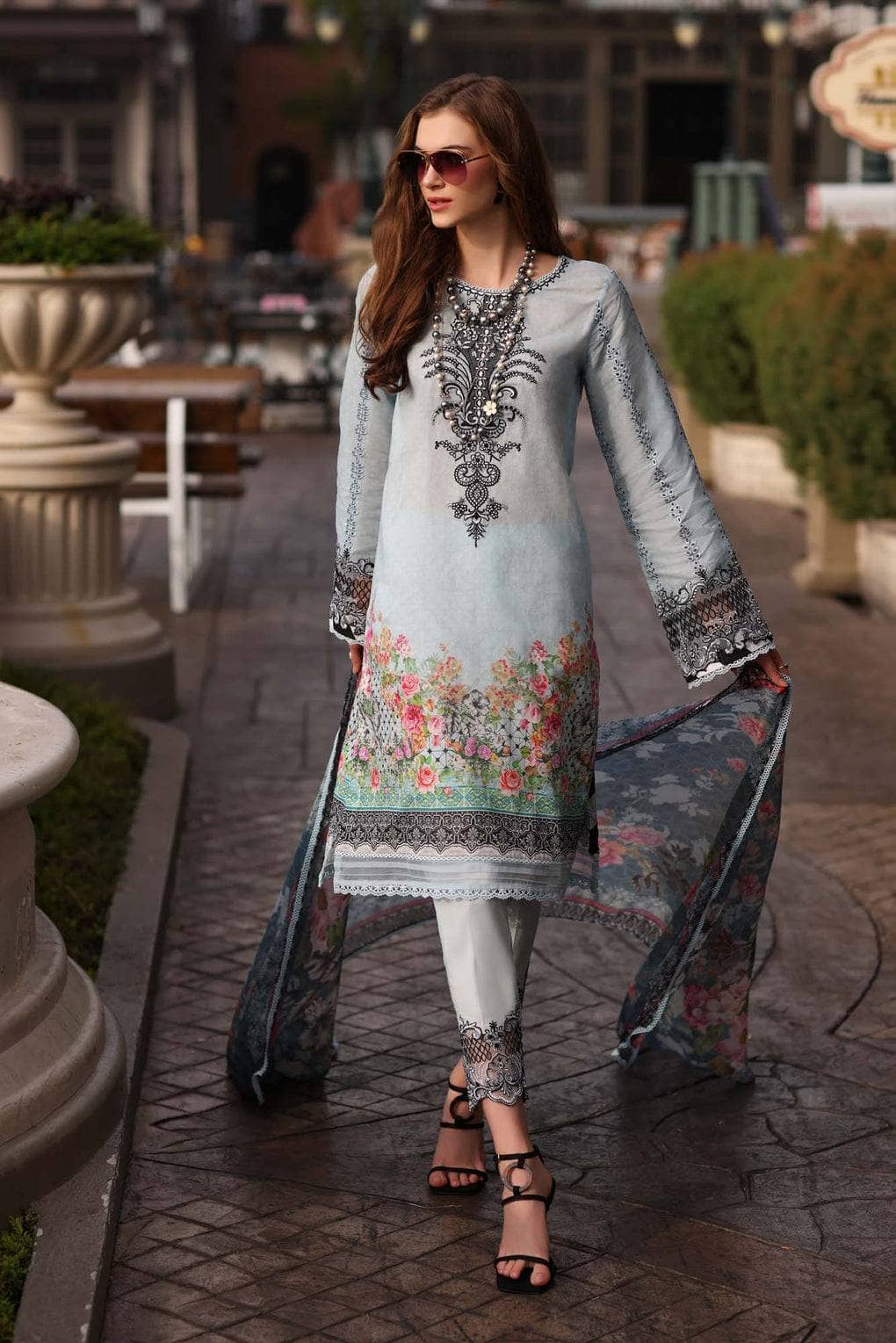 img_saadia_asad_noor_luxe_printkari_awwal_boutique