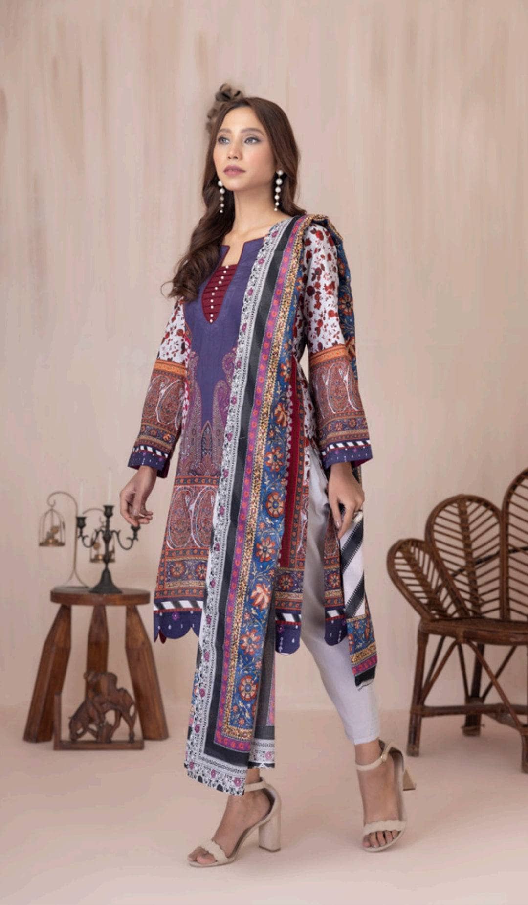 img_salina_printed_lawn_by_regalia_awwal_boutique