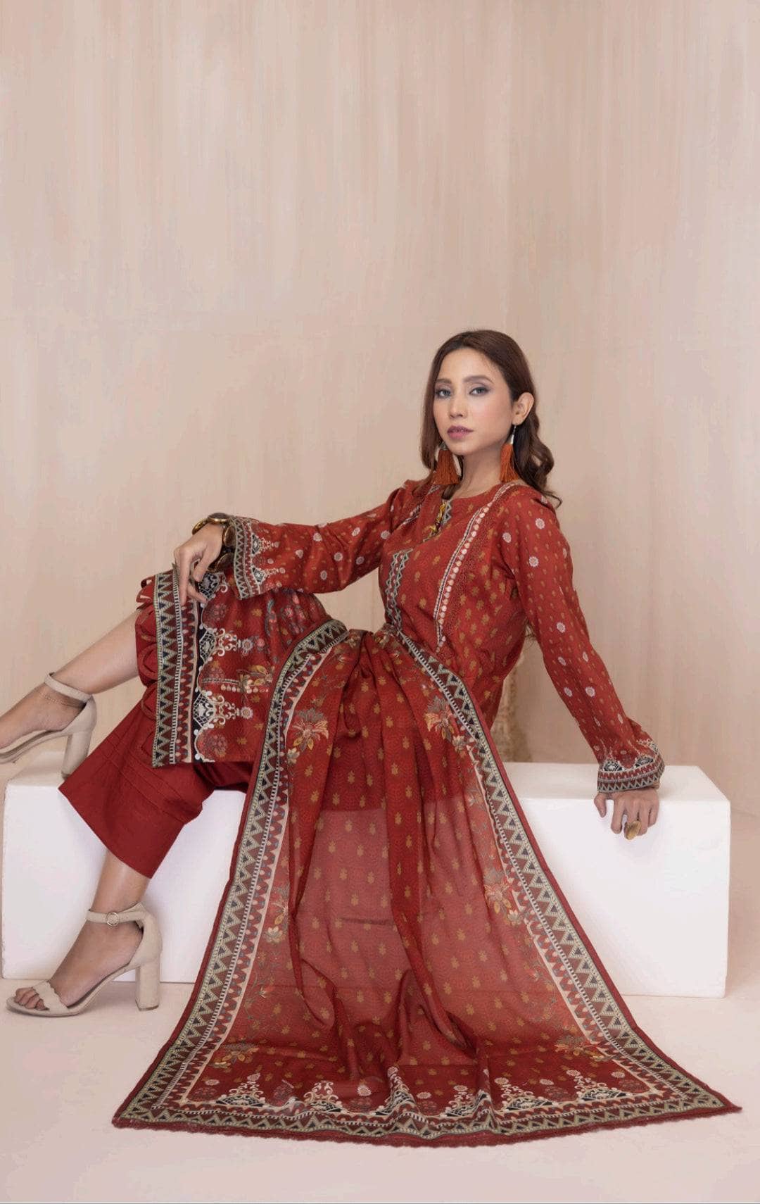 img_salina_printed_lawn_by_regalia_awwal_boutique