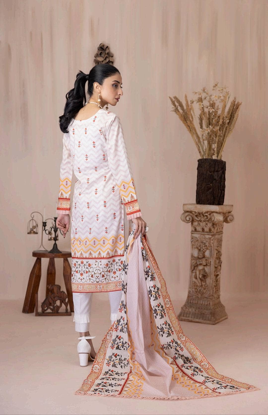 img_salina_printed_lawn_by_regalia_awwal_boutique