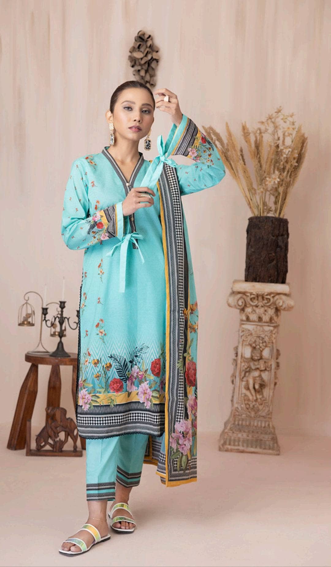 img_salina_printed_lawn_by_regalia_awwal_boutique