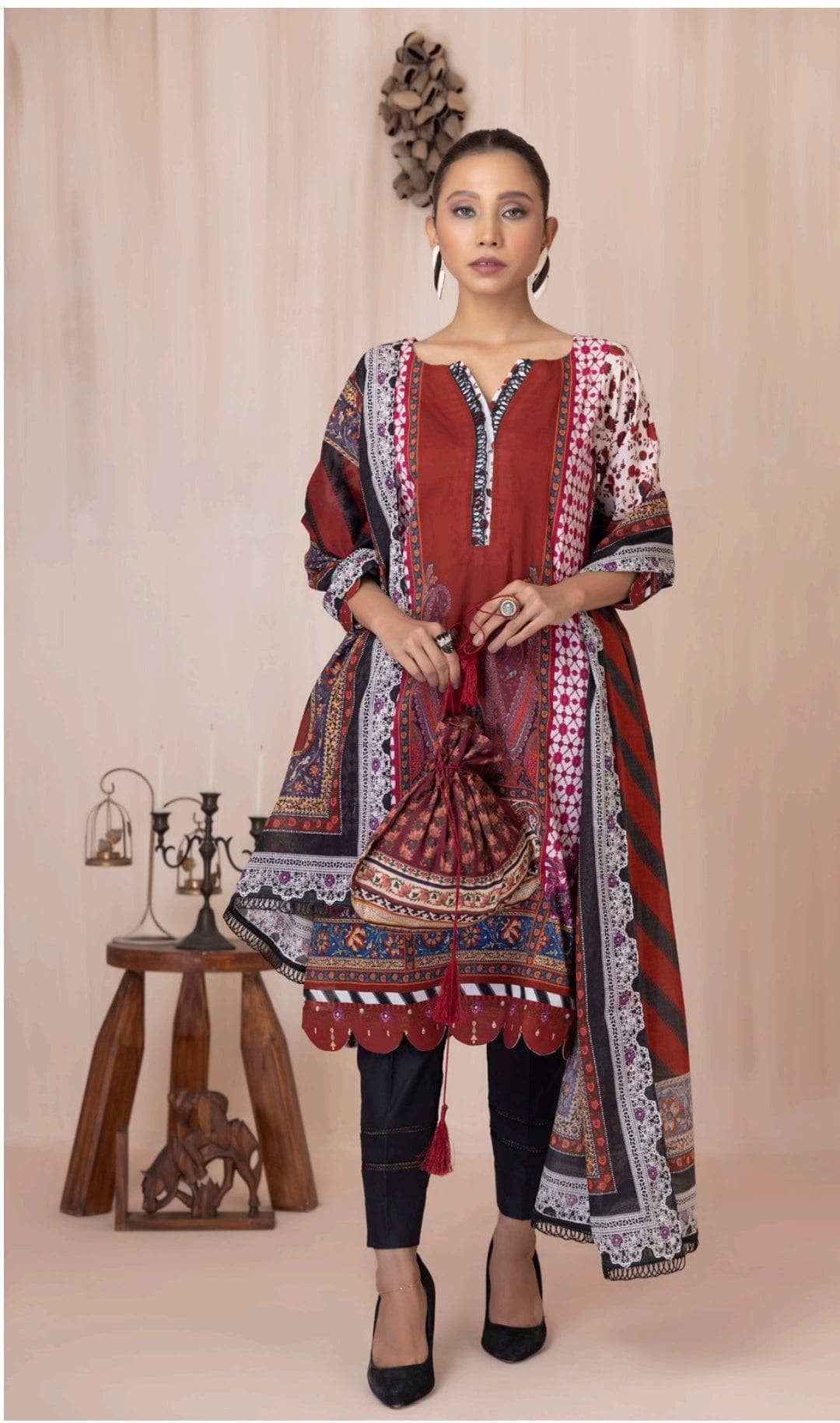 img_salina_printed_lawn_by_regalia_awwal_boutique