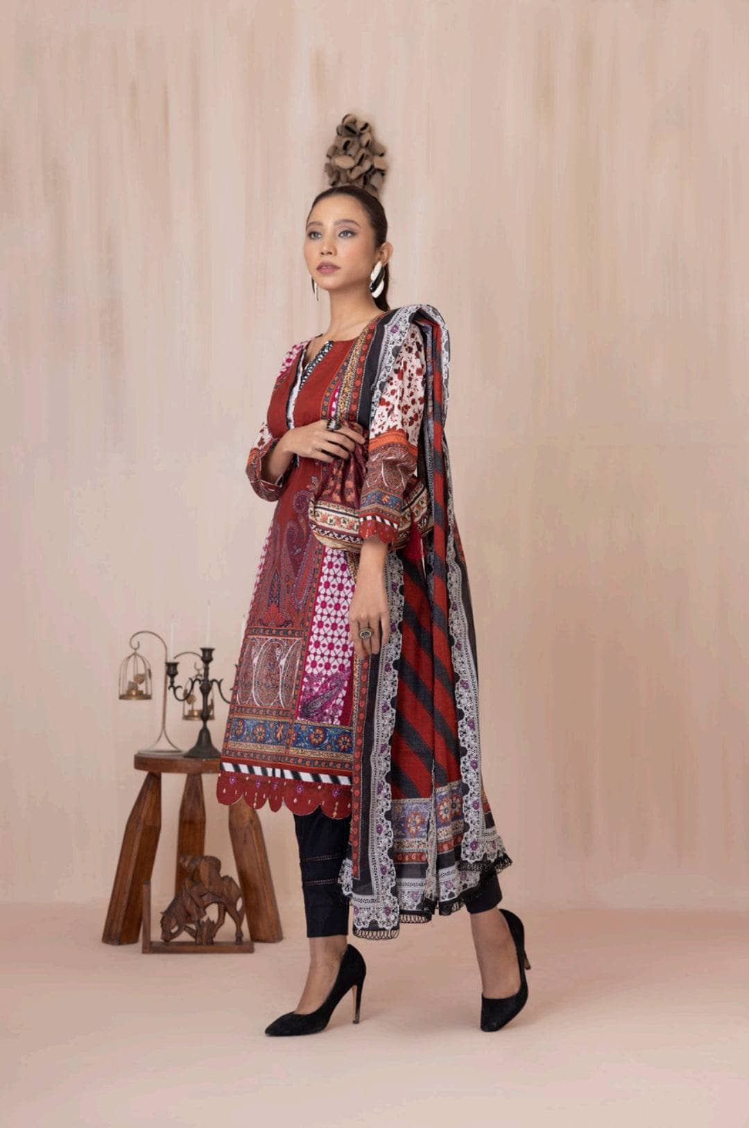 img_salina_printed_lawn_by_regalia_awwal_boutique