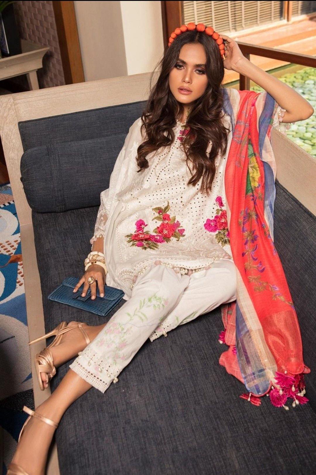img_sana_safinaz_lawn_collection_2020_awwal_boutique