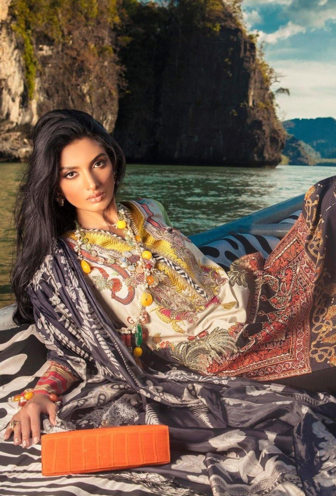 img_sana_safinaz_lawn_collection_awwal_boutique