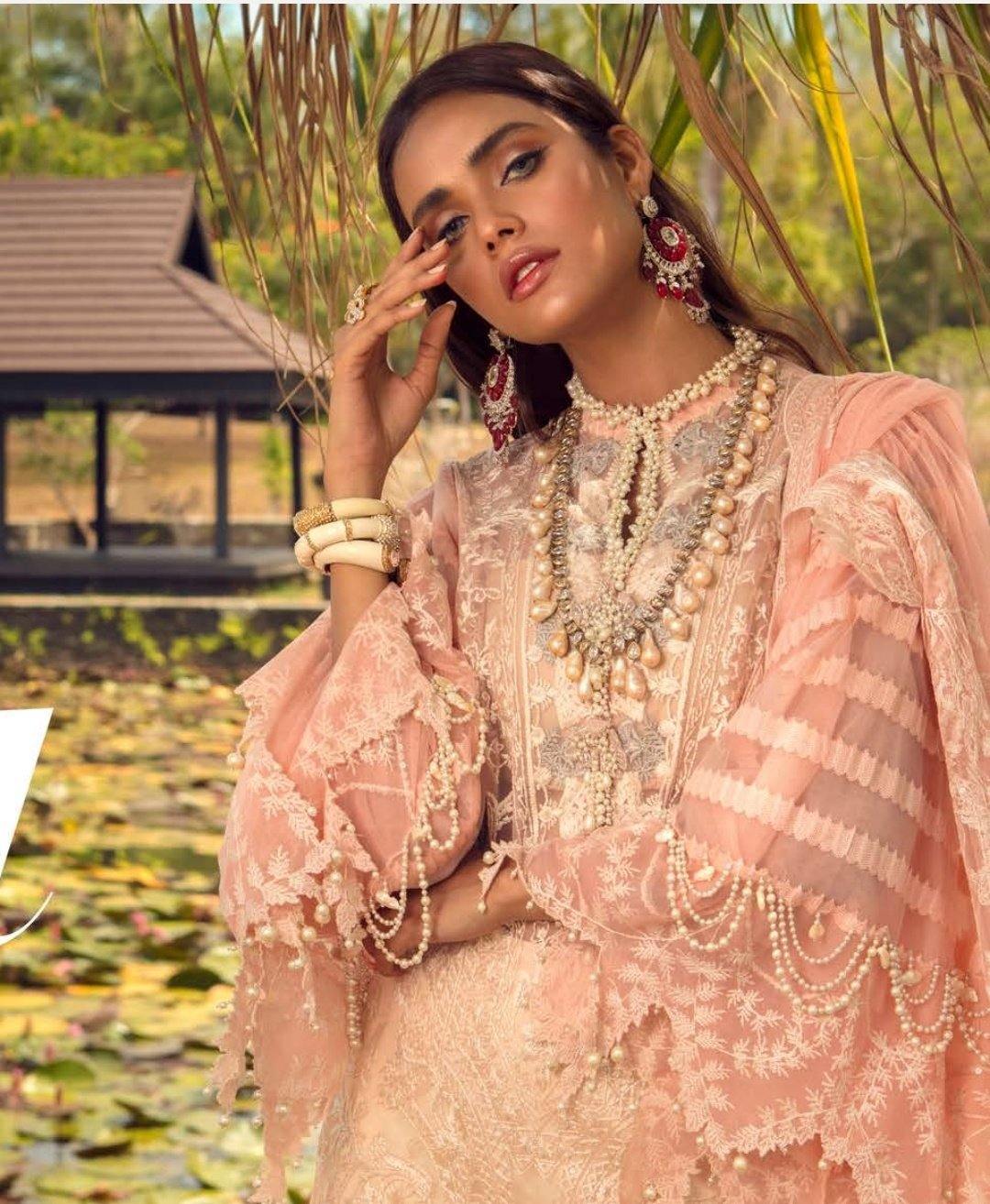 img_sana_safinaz_lawn_collection_awwal_boutique