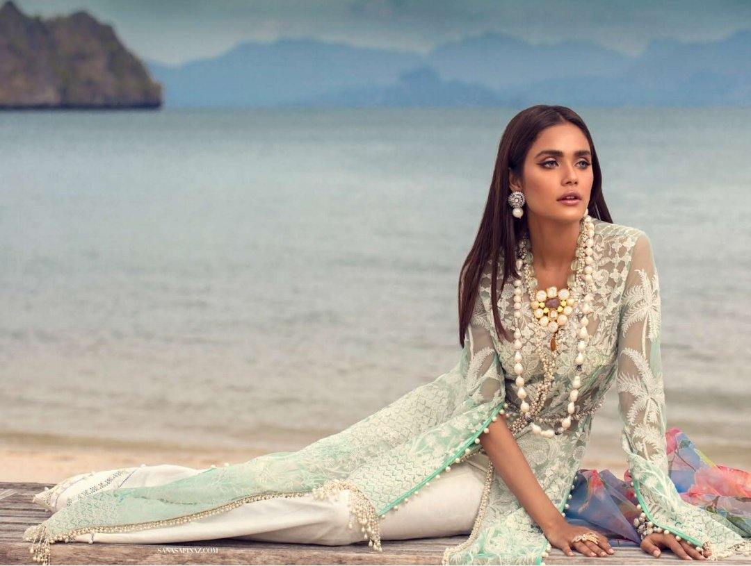 img_sana_safinaz_lawn_collection_awwal_boutique