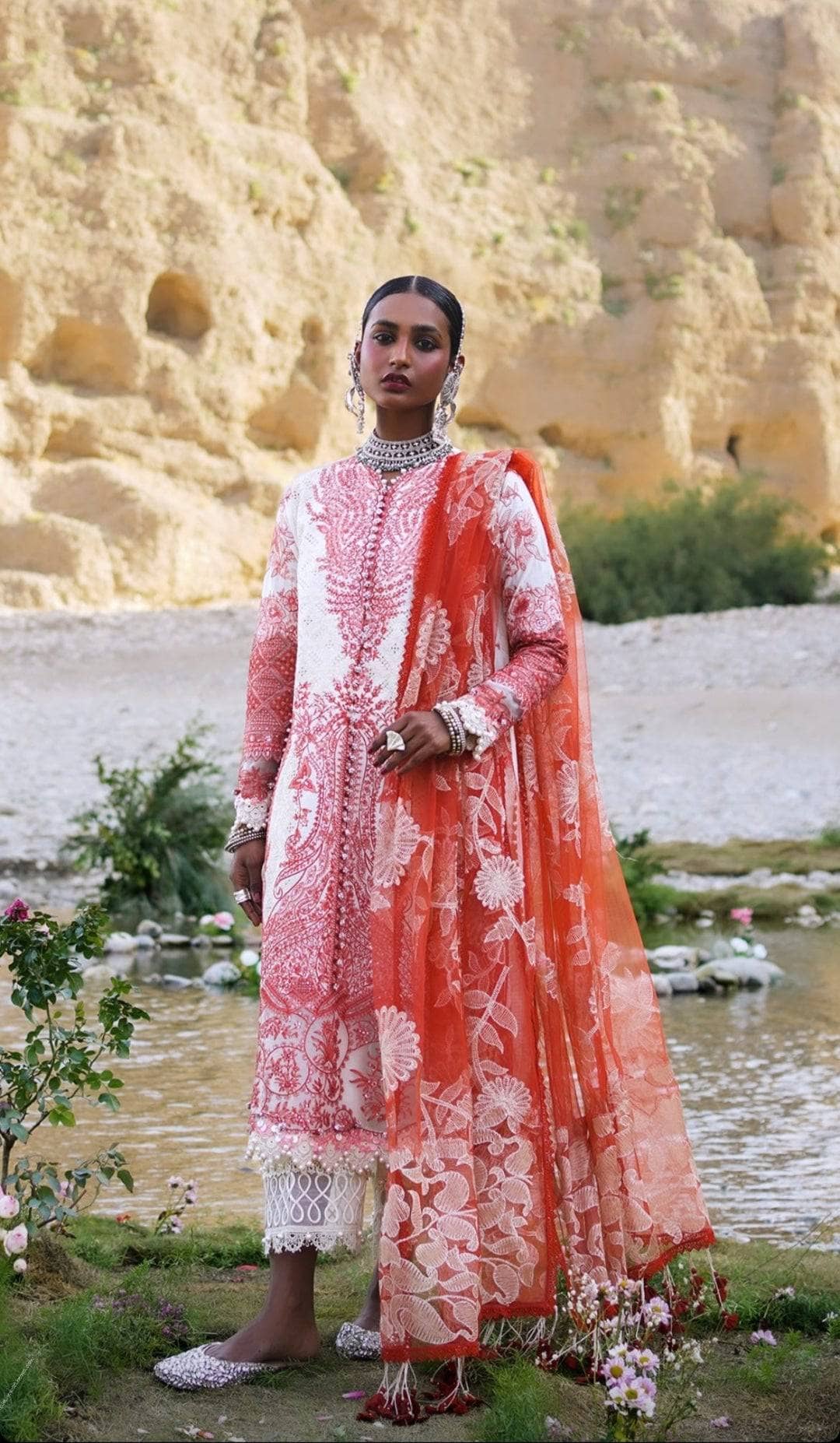 img_sana_safinaz_luxury_lawn_23_awwal_boutique_awwal_boutique