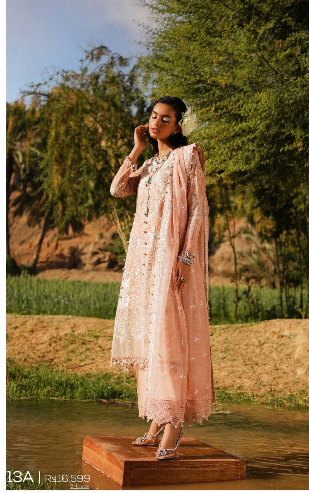 img_sana_safinaz_luxury_lawn_23_awwal_boutique_awwal_boutique