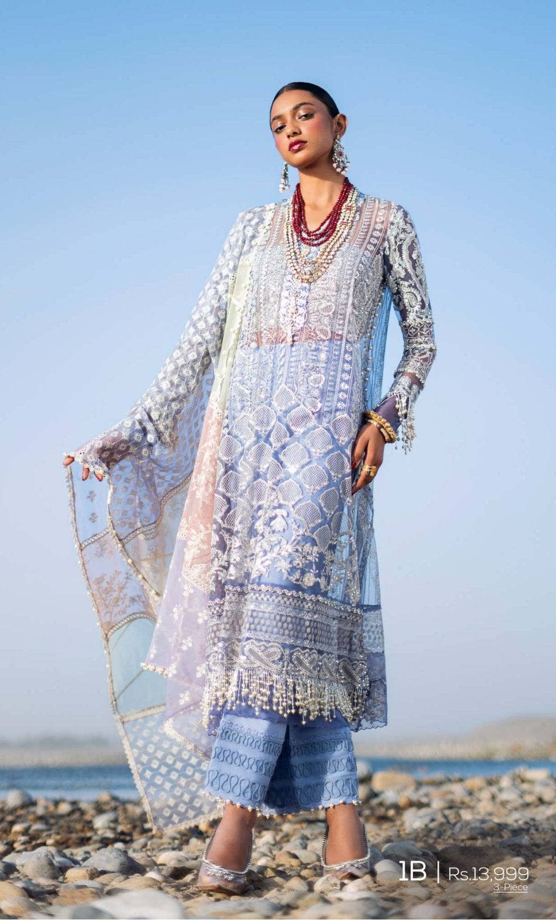 img_sana_safinaz_luxury_lawn_23_awwal_boutique_awwal_boutique