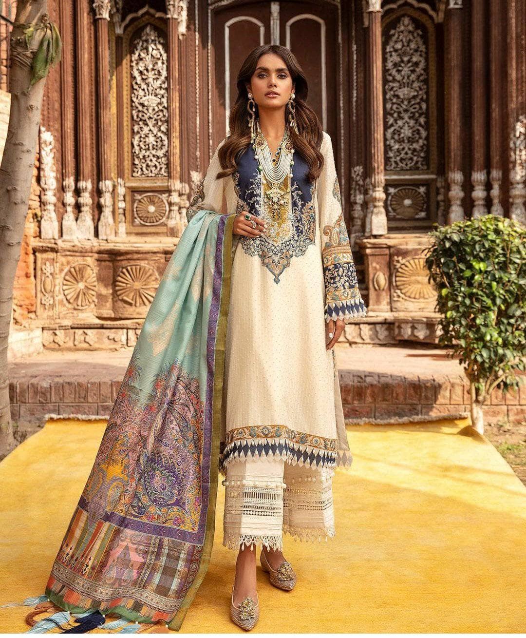 img_sana_safinaz_lawn_2021_awwal_boutique