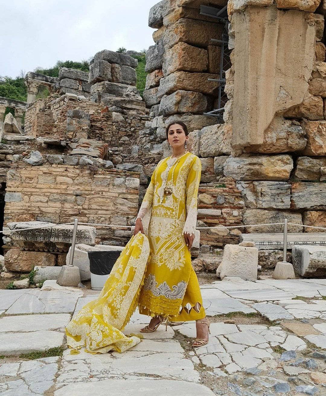 img_sana_safinaz_lawn_2021_awwal_boutique