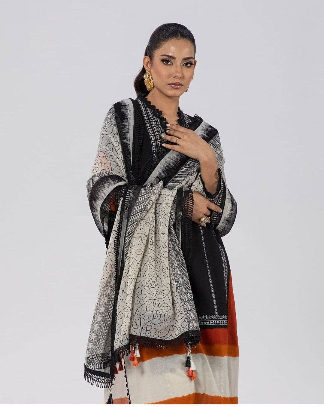 img_sana_safinaz_mahay_lawn_22_awwal_boutique
