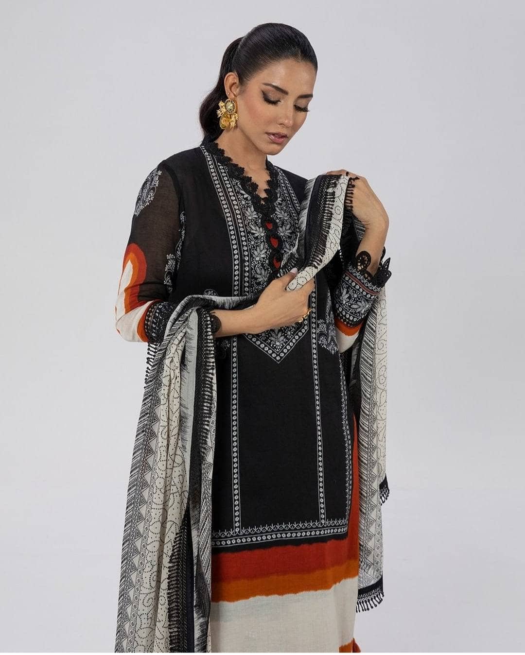 img_sana_safinaz_mahay_lawn_22_awwal_boutique