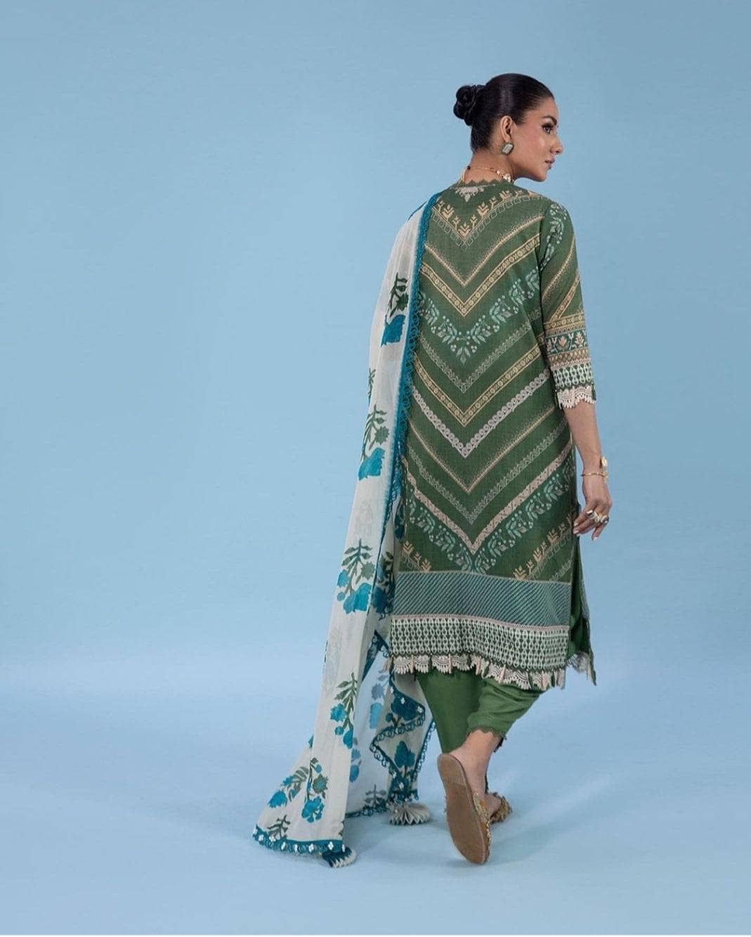 img_sana_safinaz_mahay_lawn_22_awwal_boutique