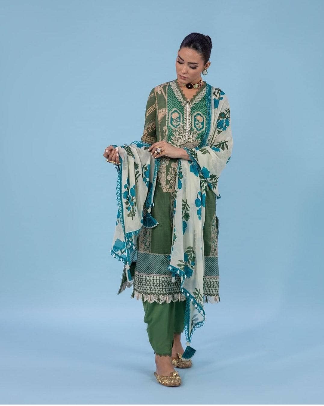 img_sana_safinaz_mahay_lawn_22_awwal_boutique