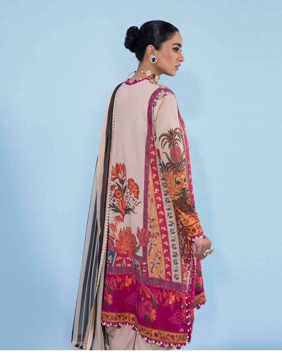 img_sana_safinaz_mahay_lawn_22_awwal_boutique