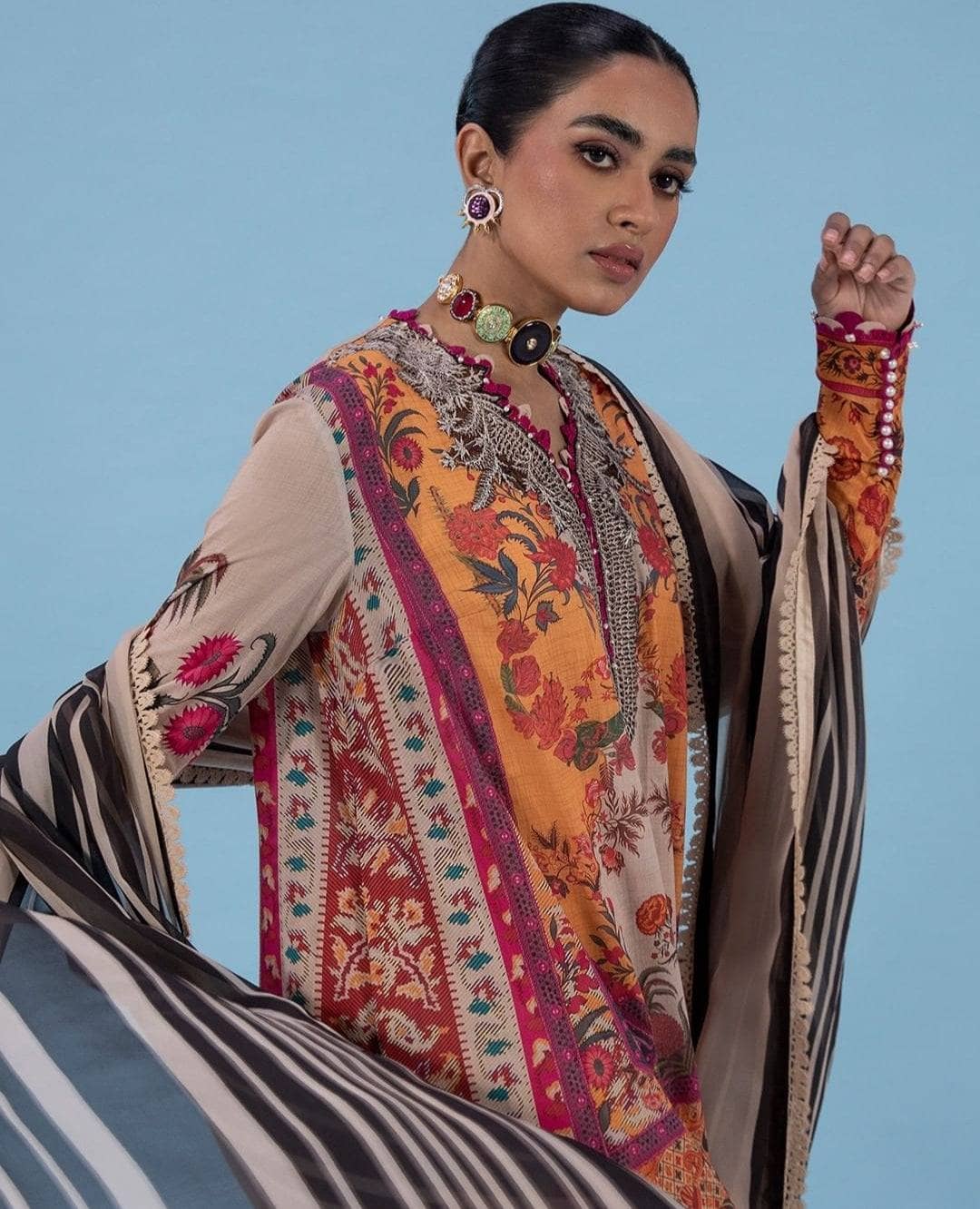 img_sana_safinaz_mahay_lawn_22_awwal_boutique