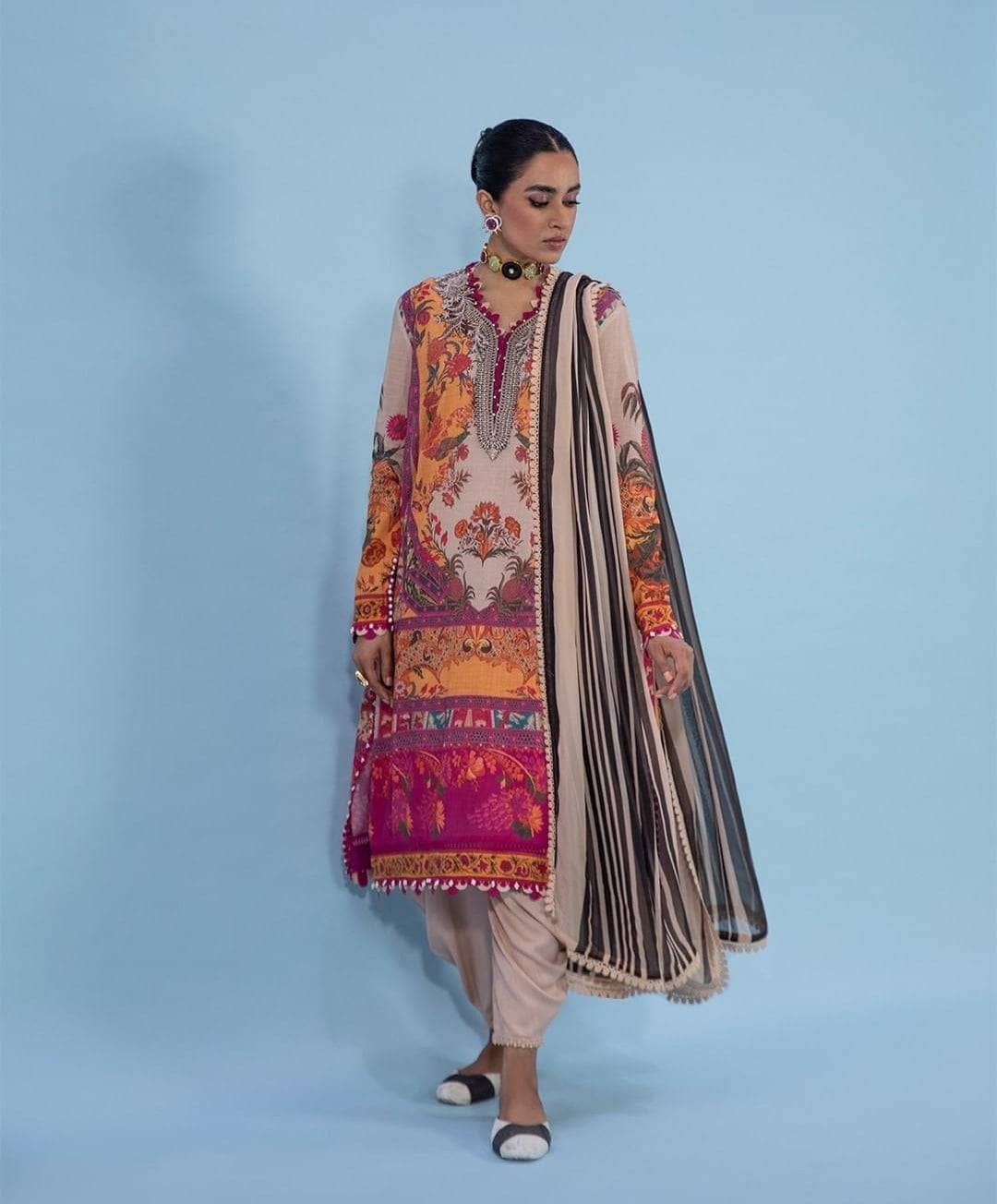 img_sana_safinaz_mahay_lawn_22_awwal_boutique