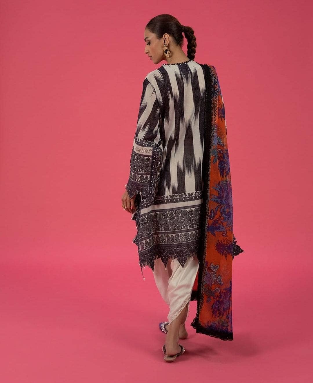 img_sana_safinaz_mahay_lawn_22_awwal_boutique