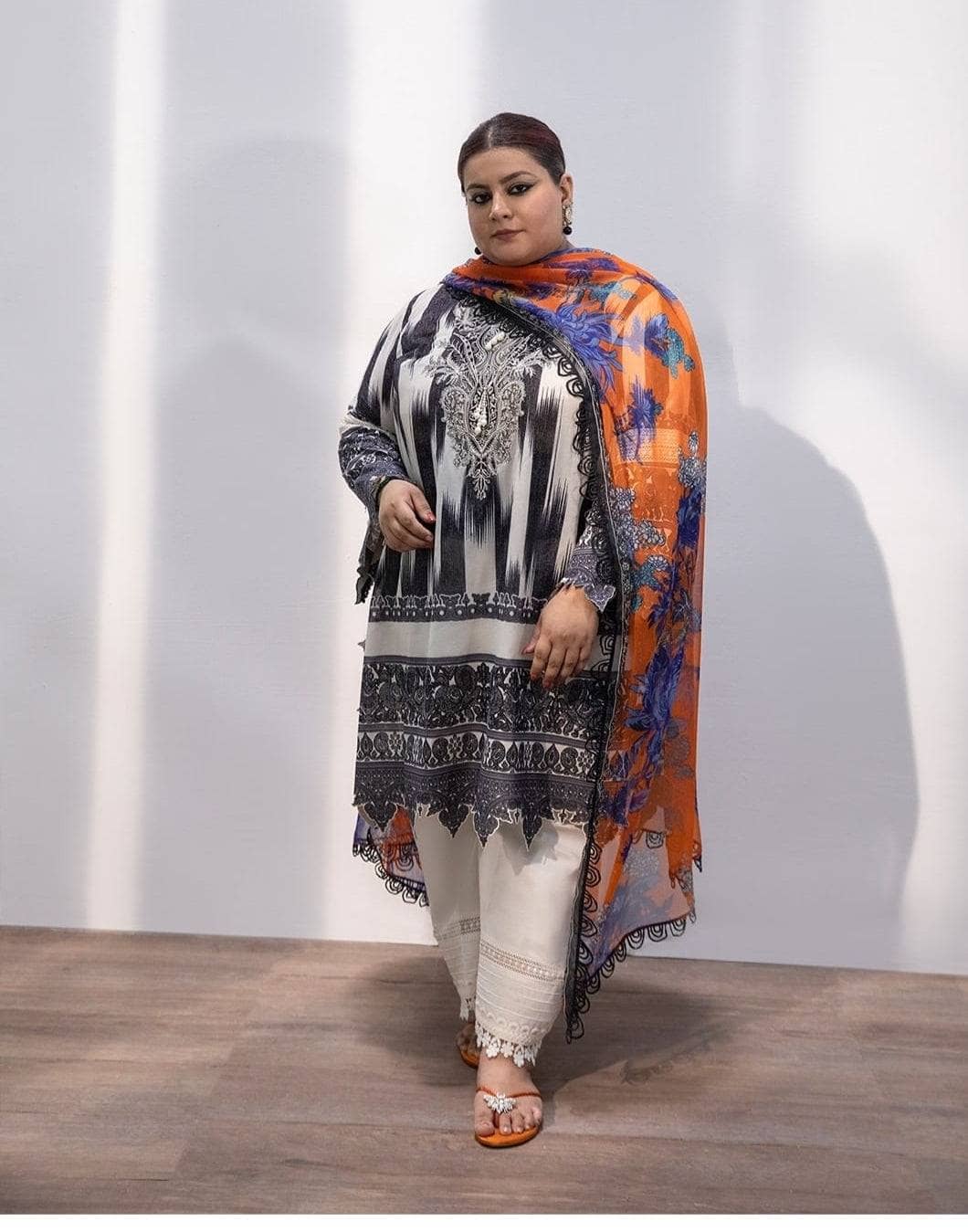 img_sana_safinaz_mahay_lawn_22_awwal_boutique