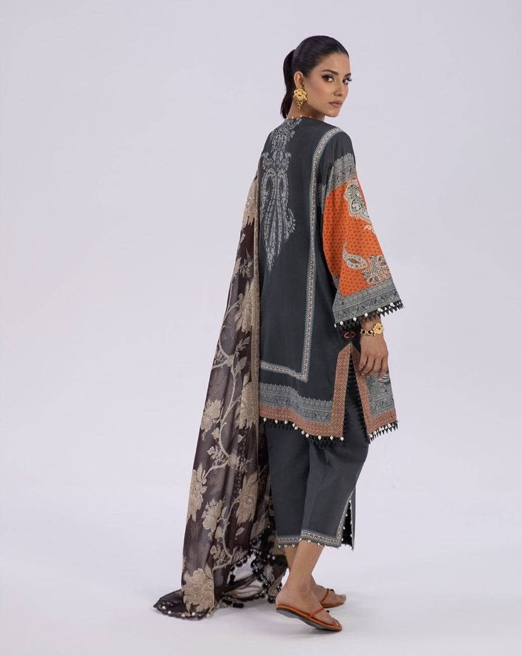 img_sana_safinaz_mahay_lawn_22_awwal_boutique