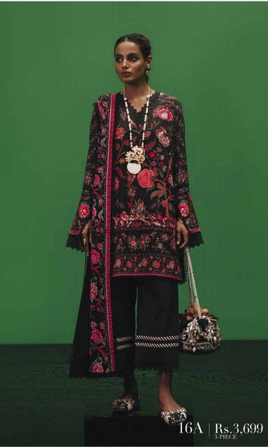 img_sana_safinaz_mahay_winter_22_awwal_boutique