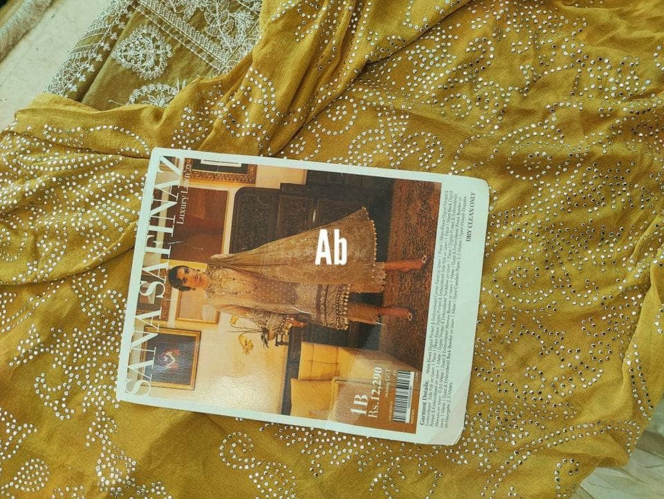 img_sana_safinaz_luxury_lawn-23_awwal_boutique