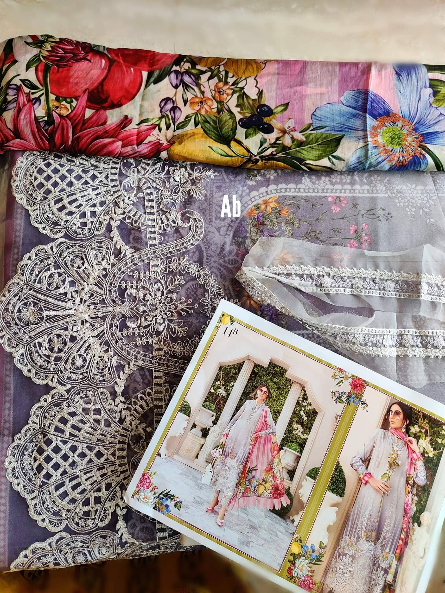 Open Pics\Maria B M Prints 22/1 B/Silk Dupatta