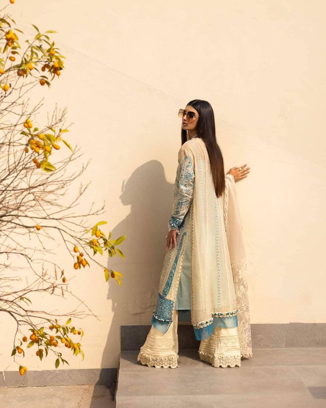 img_sana_safinaz_luxury_lawn_22_awwal_boutique