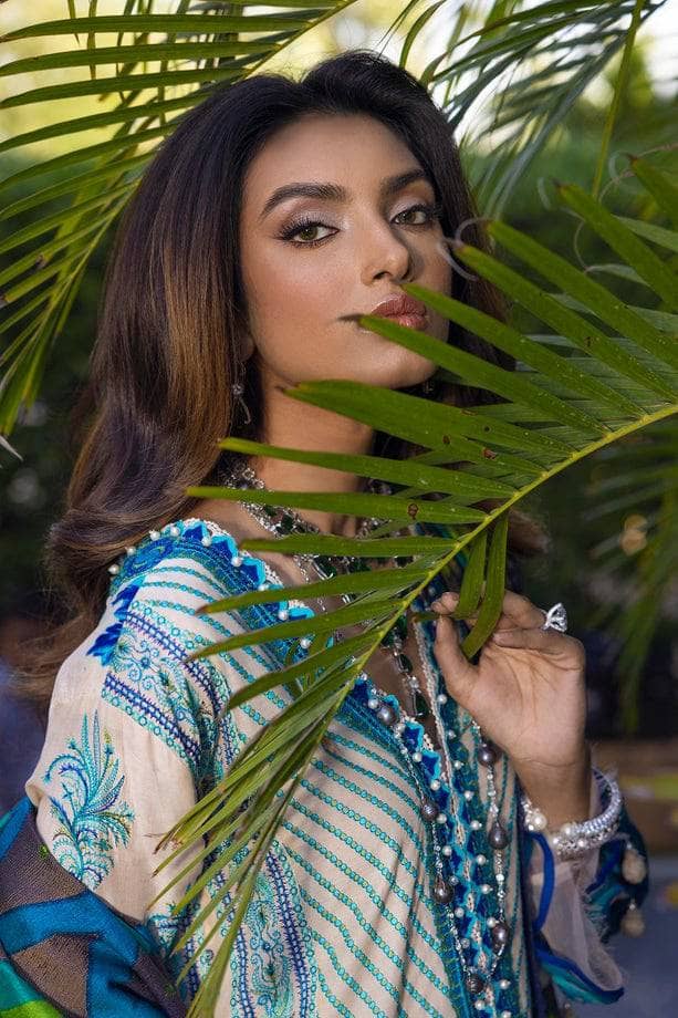 img_sana_safinaz_luxury_lawn_22_awwal_boutique