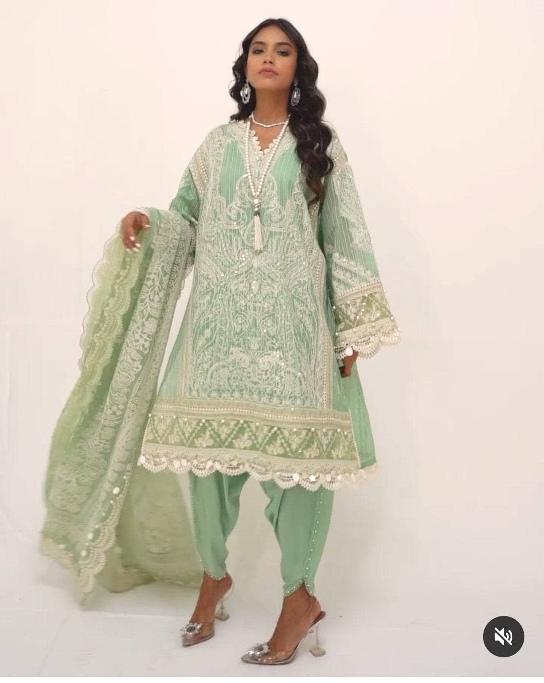 img_sana_safinaz_luxury_lawn_22_awwal_boutique