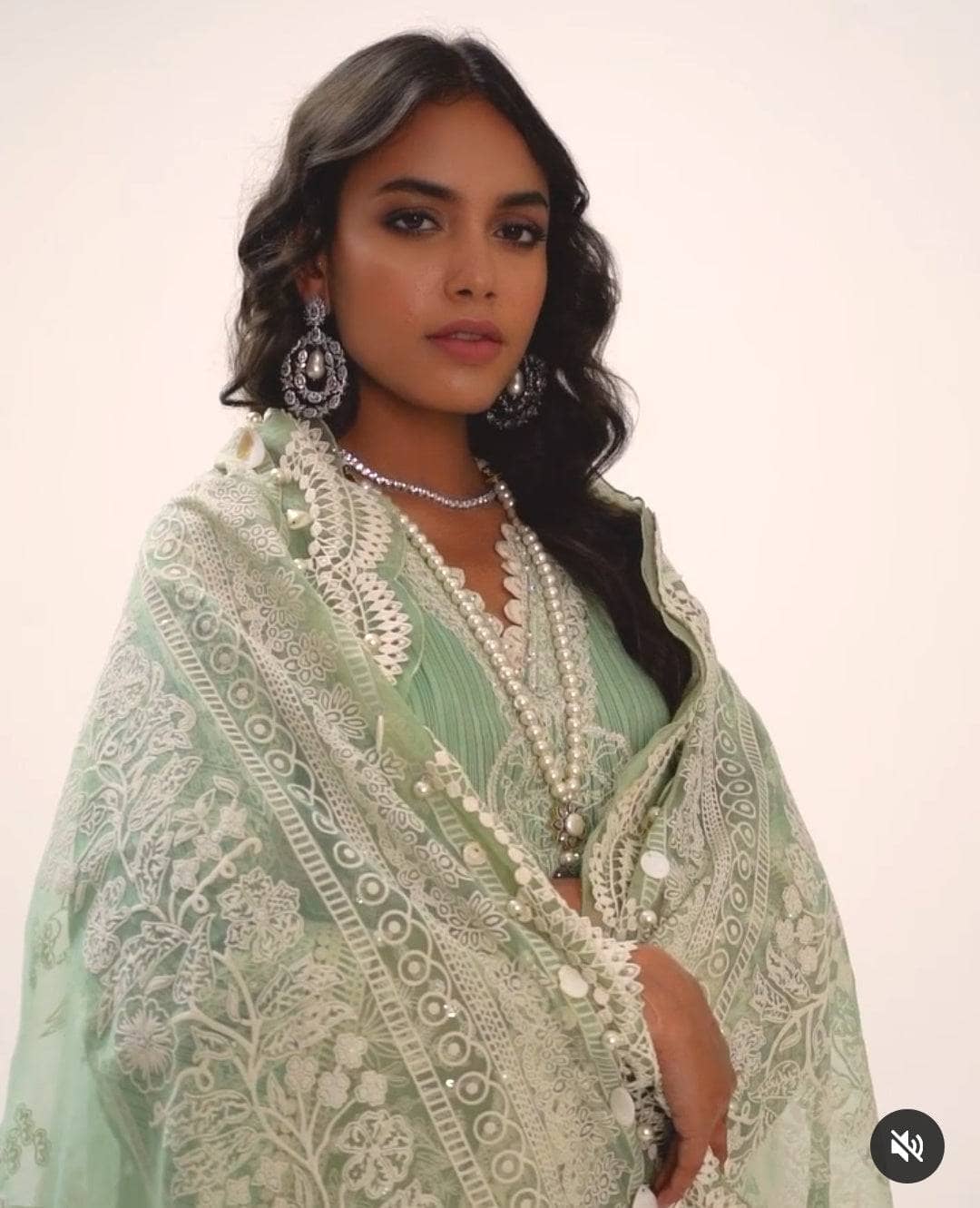 img_sana_safinaz_luxury_lawn_22_awwal_boutique