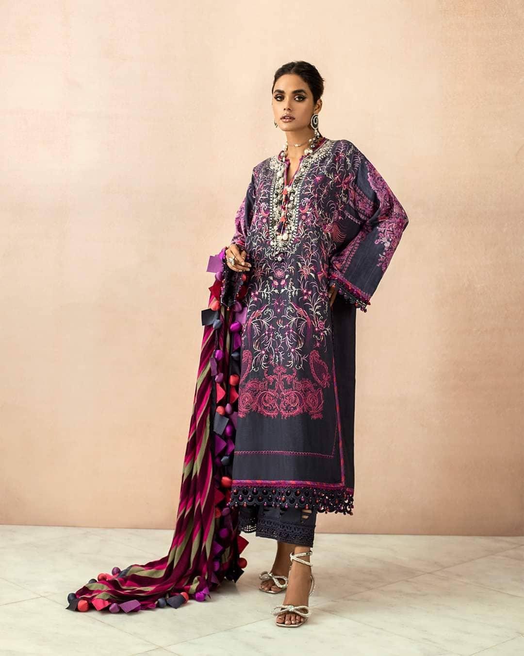 img_sana_safinaz_muzlin_winter_awwal_boutique