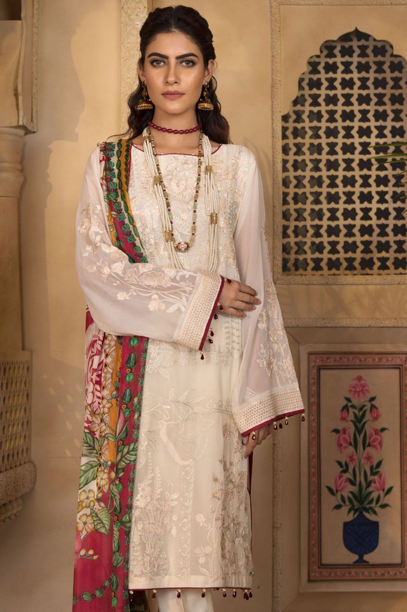 img_sapphire_lawn_collection_2020_awwal_boutique