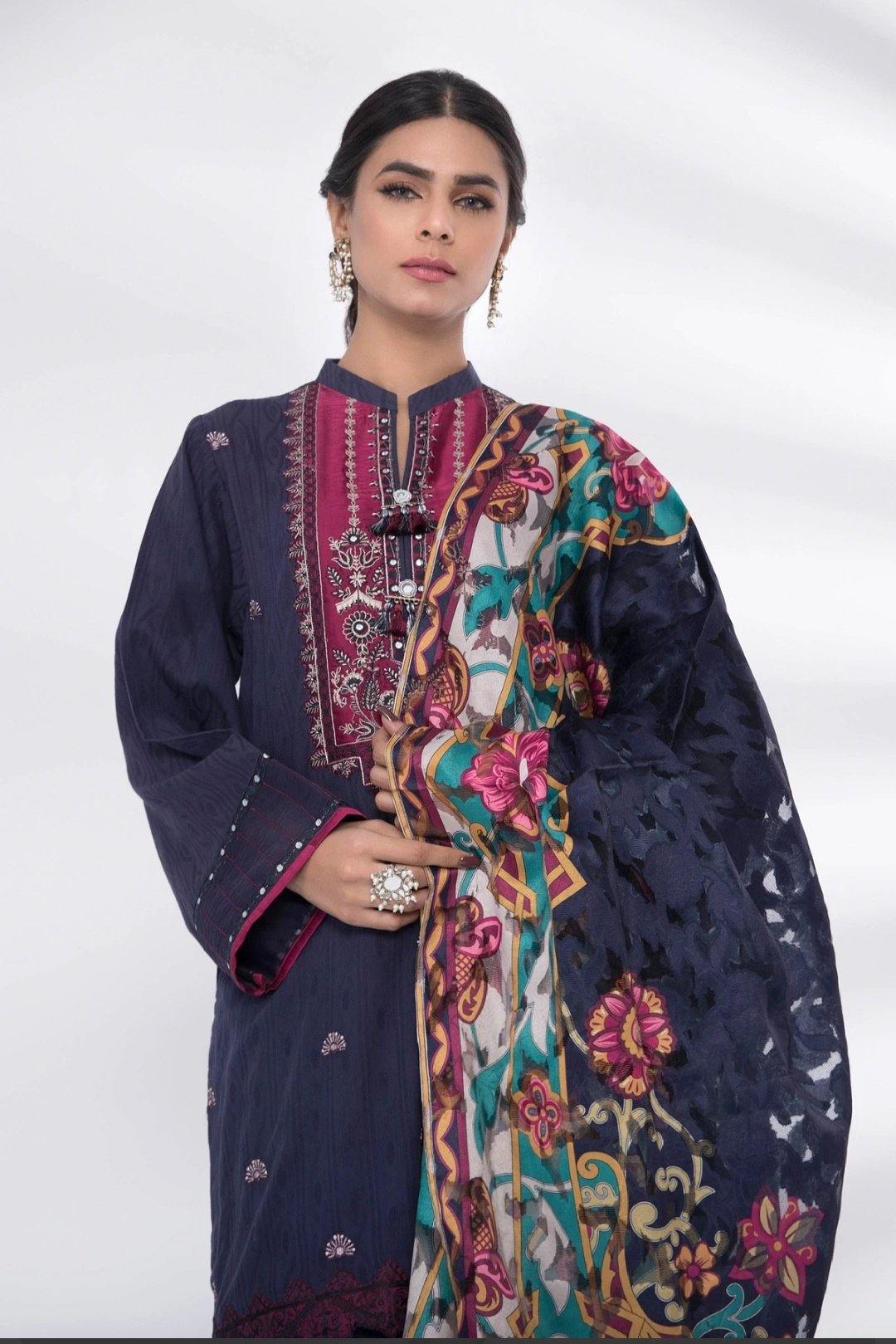 img_sapphire_lawn_collection_2020_awwal_boutique