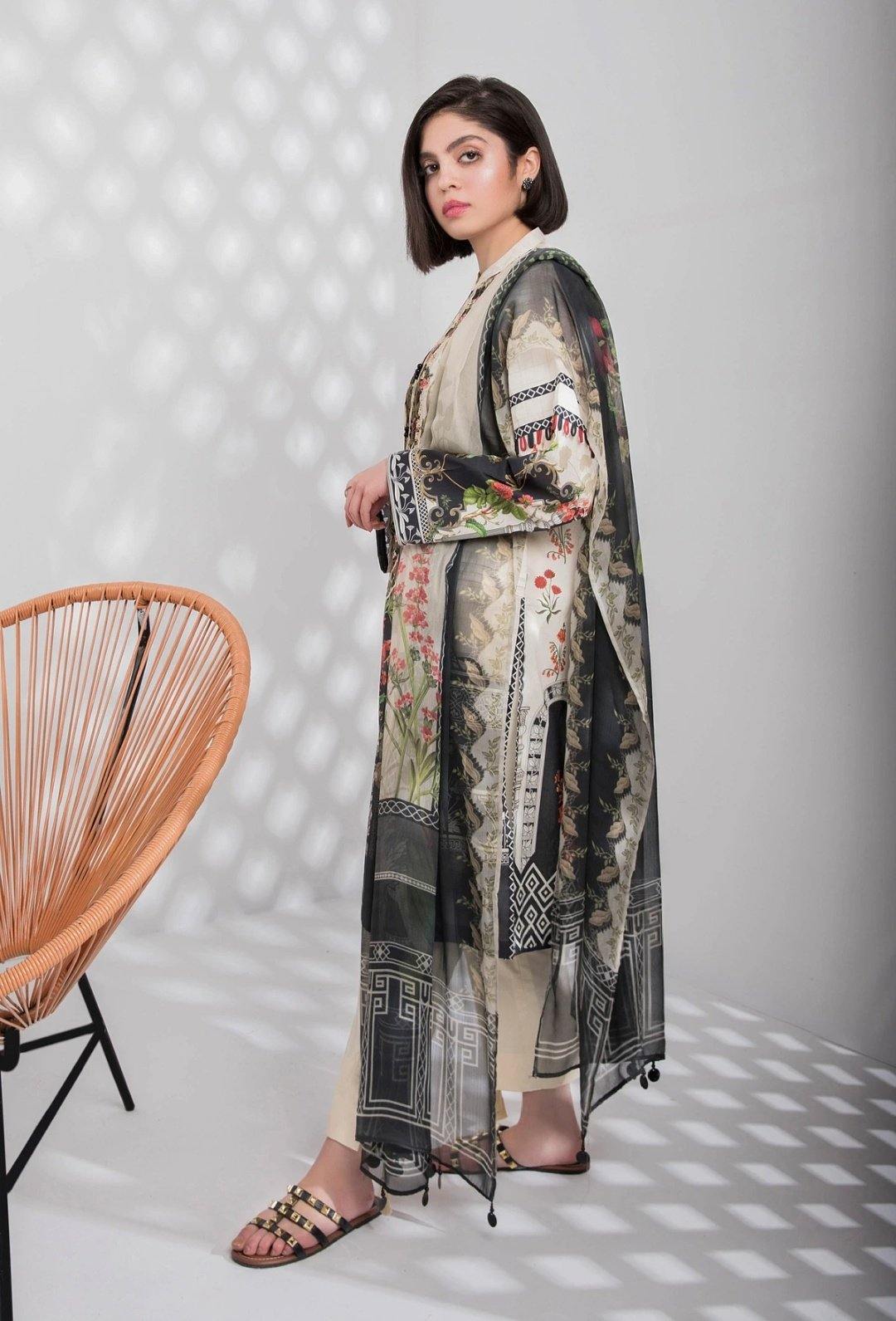 img_sapphire_lawn_collection_2020_awwal_boutique
