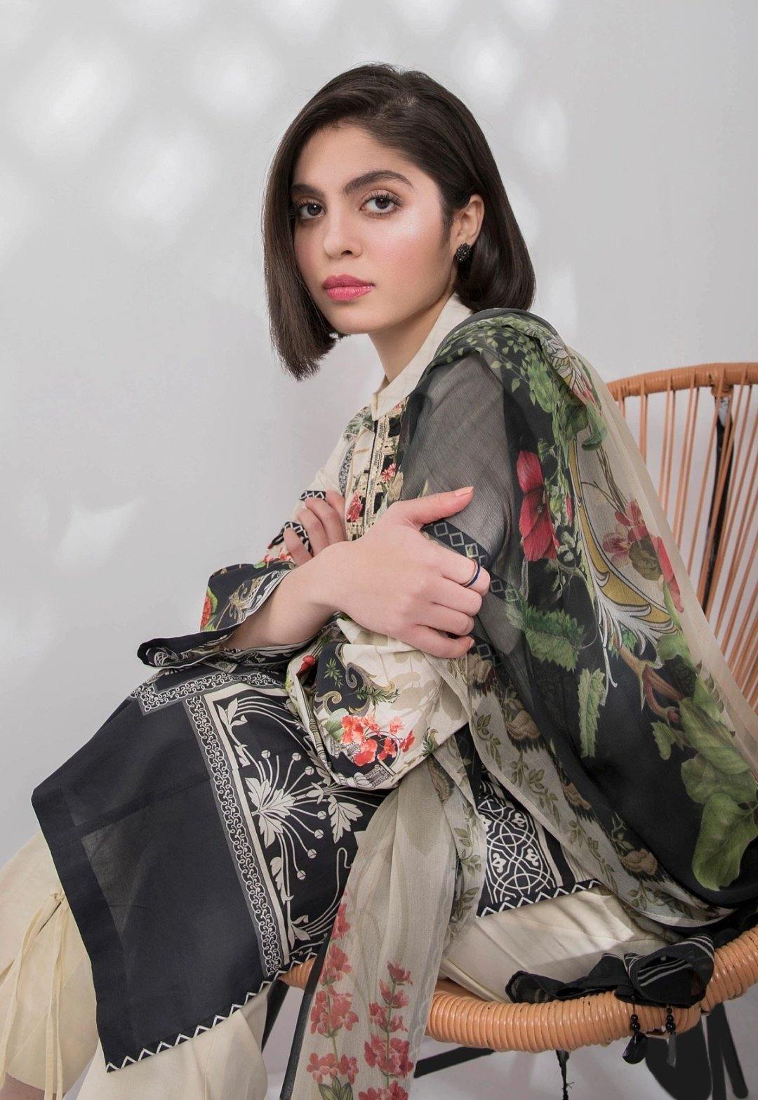 img_sapphire_lawn_collection_2020_awwal_boutique