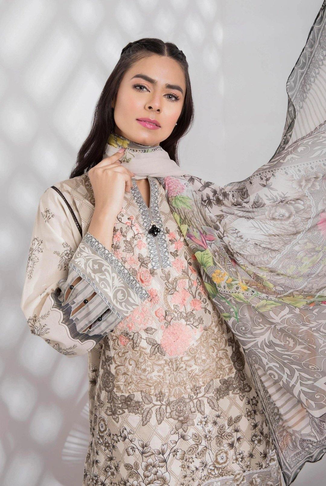 img_sapphire_lawn_collection_2020_awwal_boutique