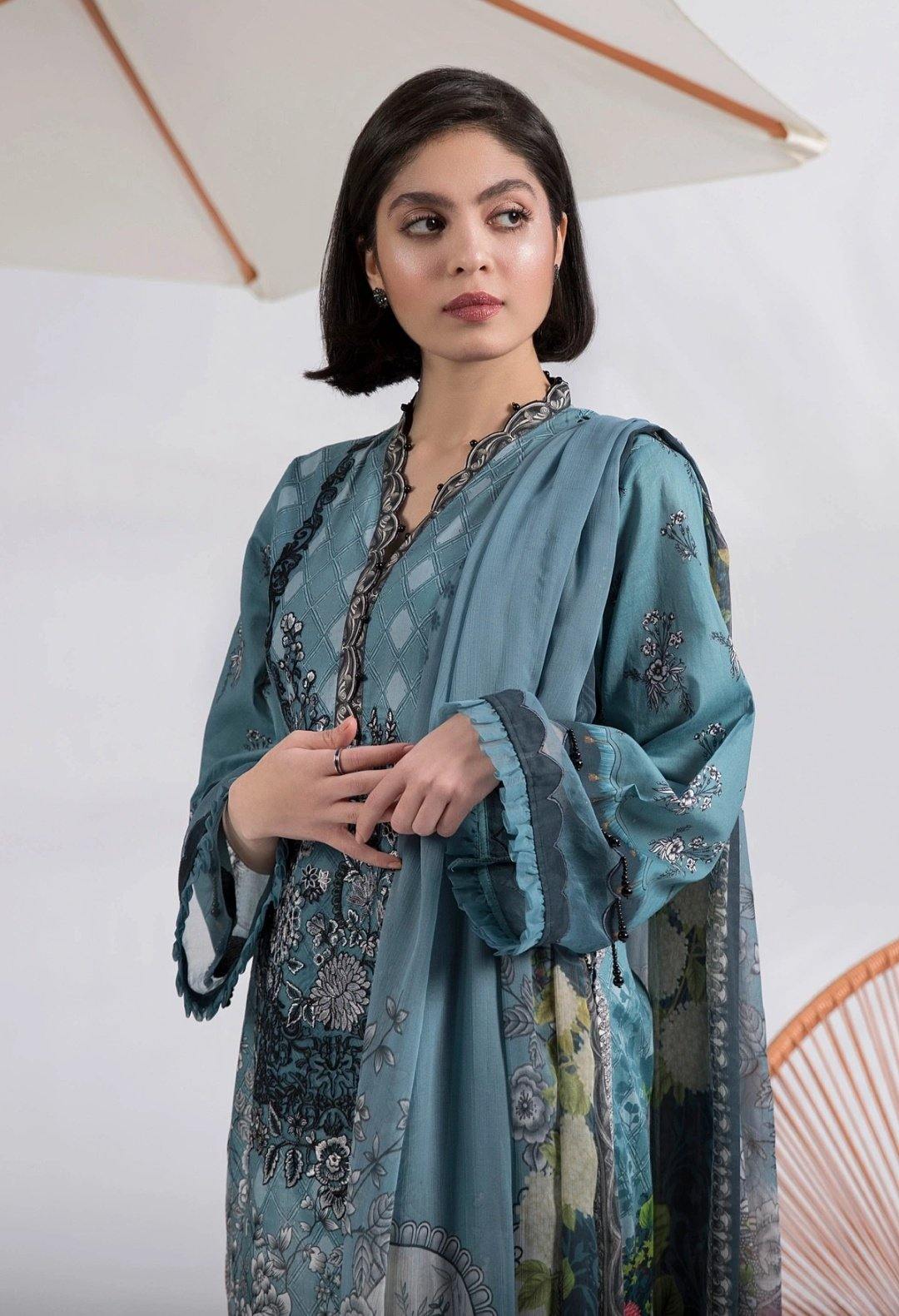 img_sapphire_lawn_collection_2020_awwal_boutique
