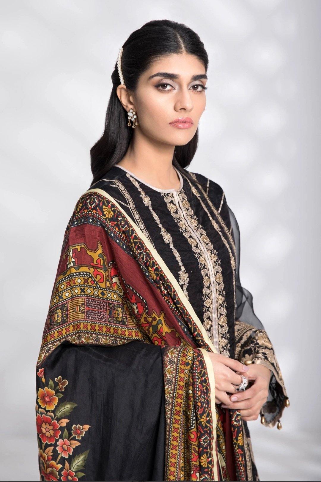 img_sapphire_lawn_collection_2020_awwal_boutique