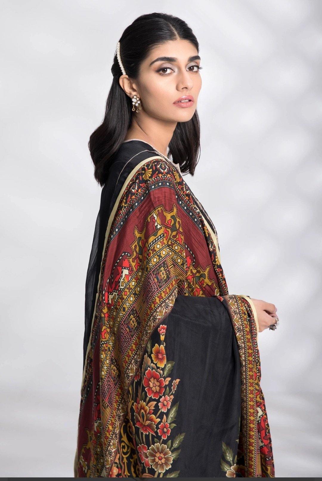img_sapphire_lawn_collection_2020_awwal_boutique