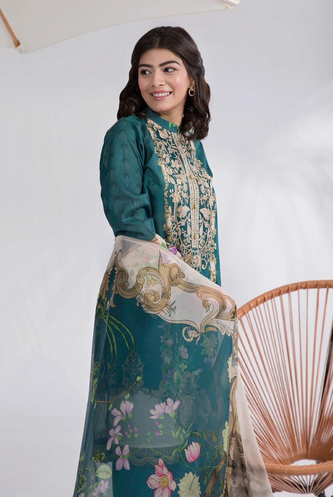 img_sapphire_lawn_collection_2020_awwal_boutique