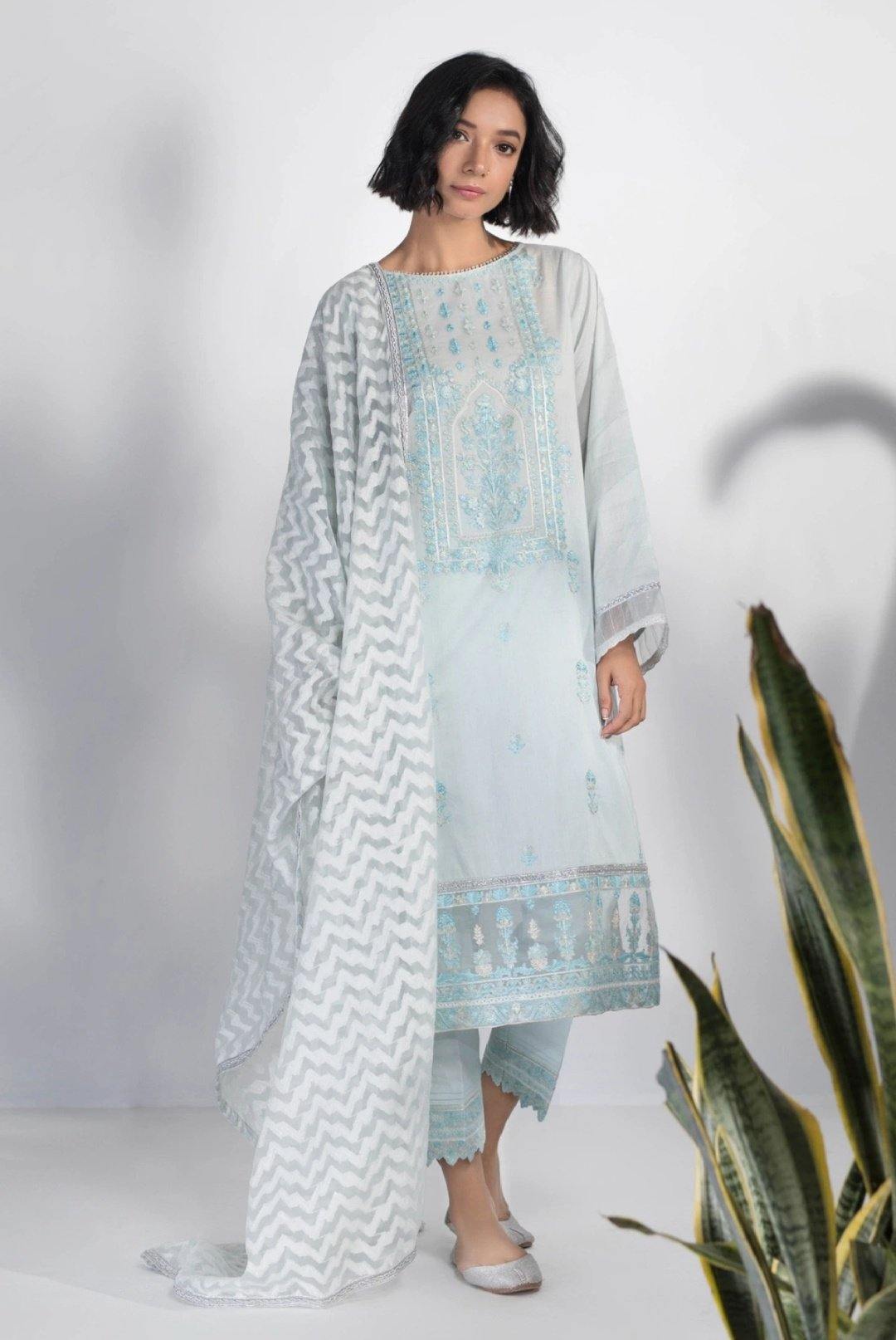 img_sapphire_lawn_collection_2020_awwal_boutique