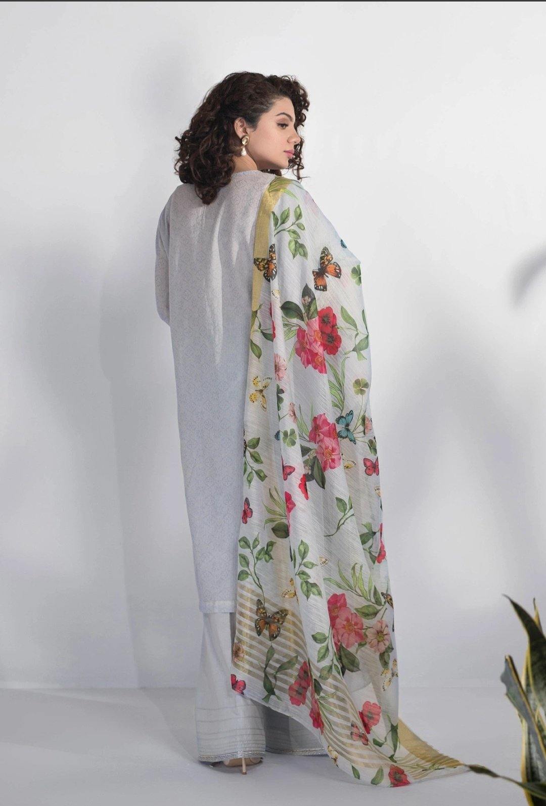 img_sapphire_lawn_collection_2020_awwal_boutique