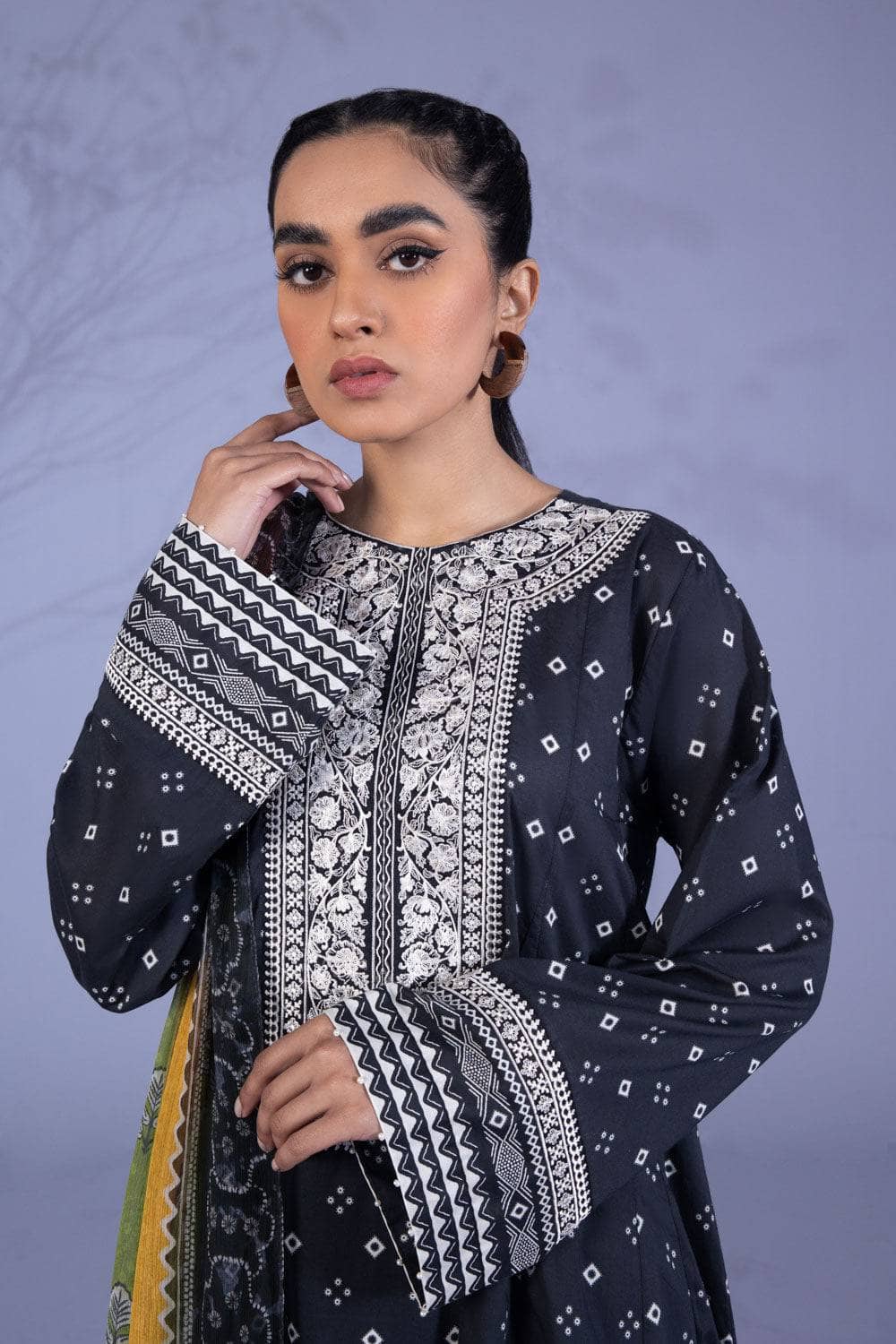 Img_sapphire_lawn_22_awwal_boutique