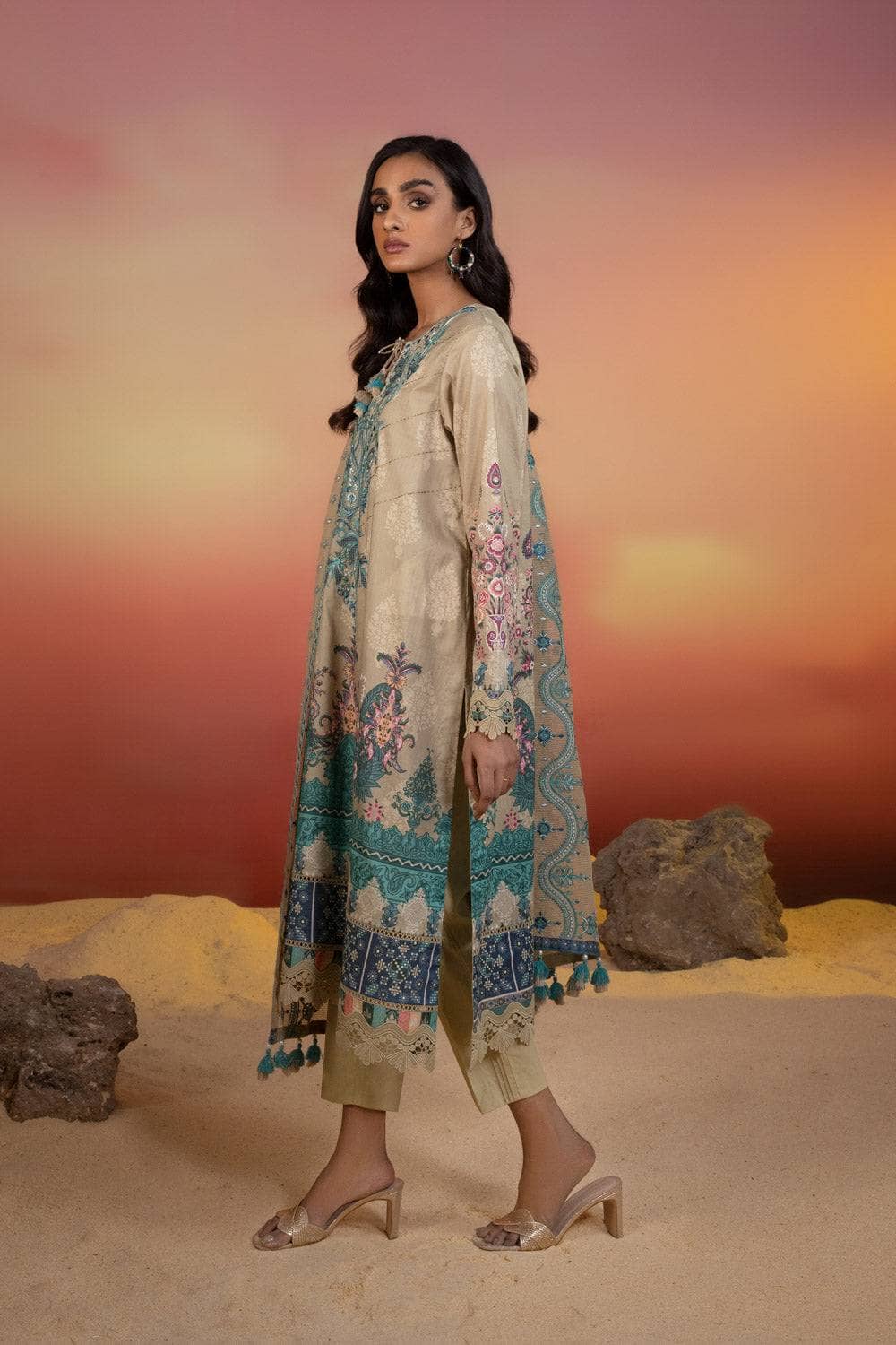 img_sapphire_lawn_22_awwal_boutique