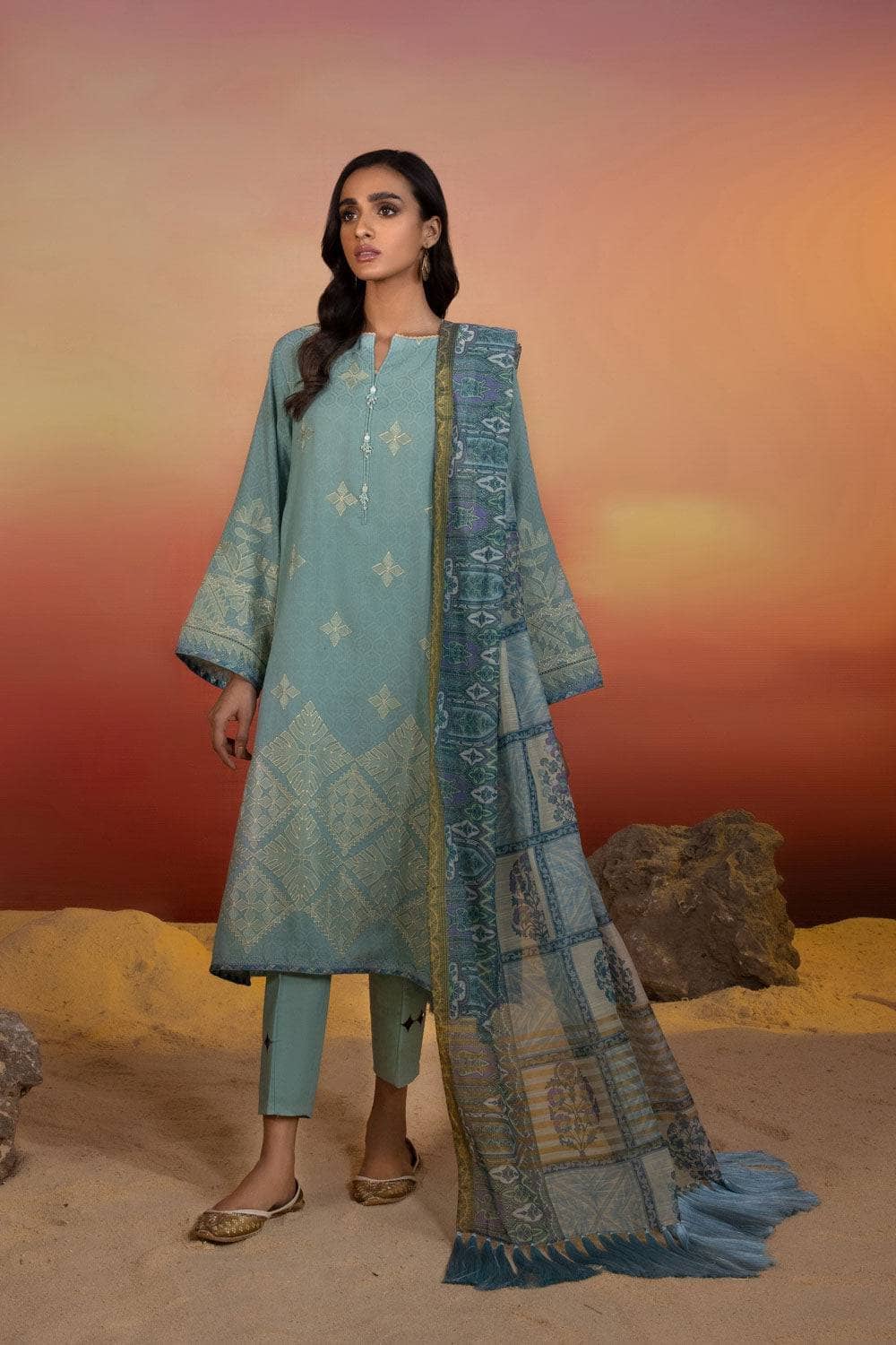Img_sapphire_lawn_22_awwal_boutique
