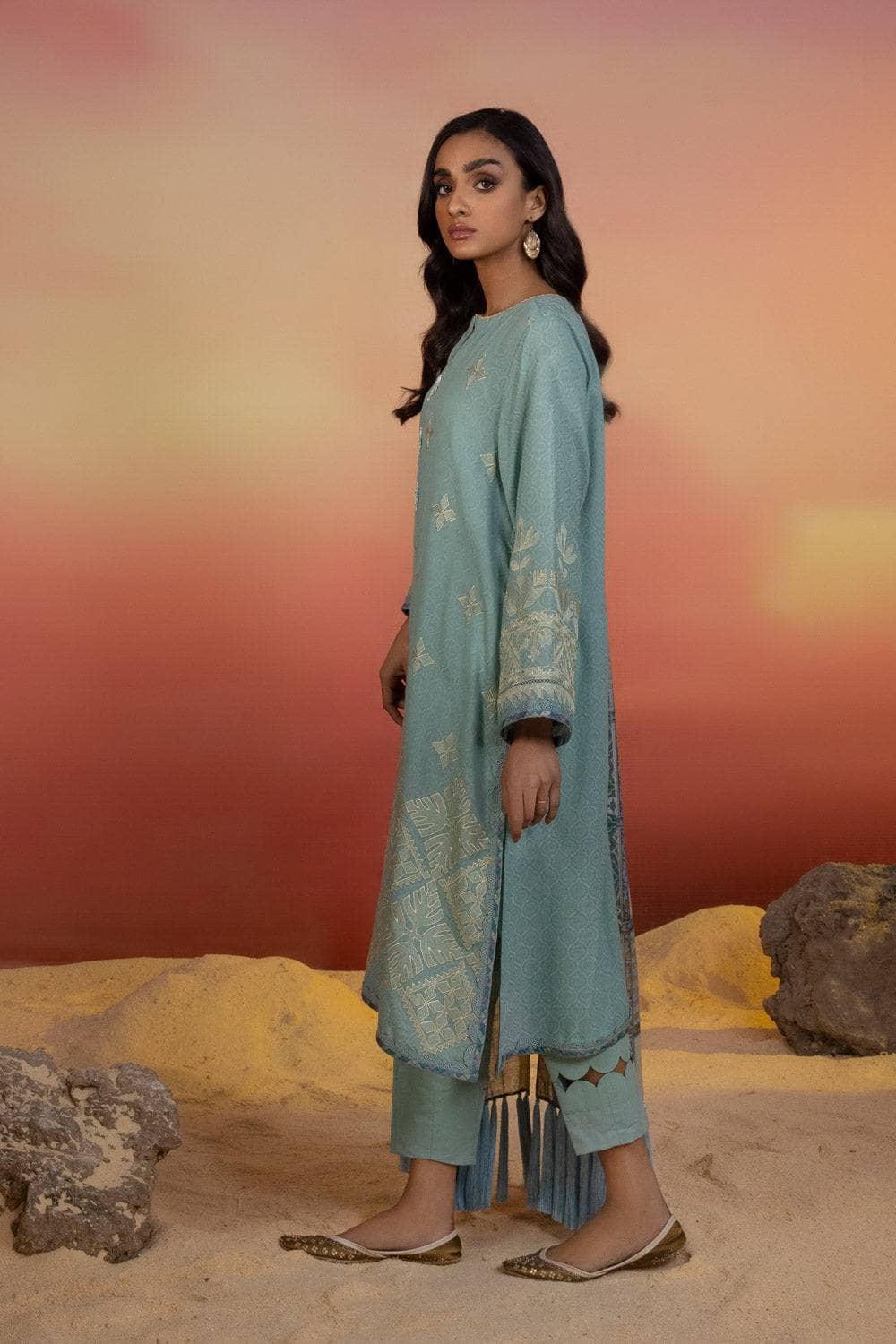 Img_sapphire_lawn_22_awwal_boutique