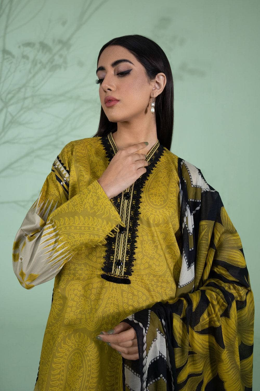 Img_sapphire_lawn_22_awwal_boutique